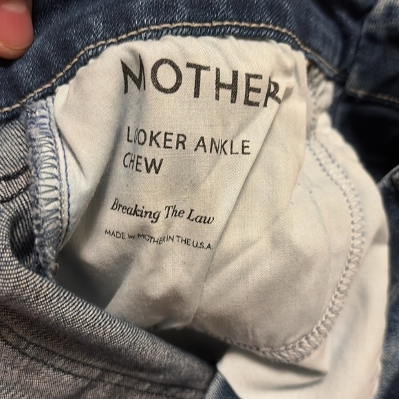 Mother Looker Ankle Chew Distressed Jeans in Breaking the Law Size 26 - Picture 4 of 8